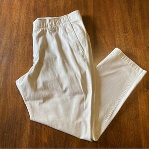 Under Armour Men’s loose fit khaki pants size 40/30